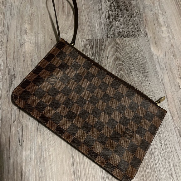 Louis Vuitton Handbags - Louis Vuitton pouch